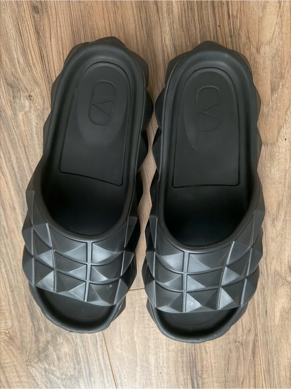 Valentino Black Men’s Pyramid-Stud Slide Sandals - Picture 3 of 5